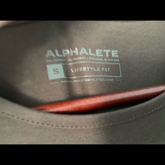 Alphalete essential tee - Picture 3 of 4